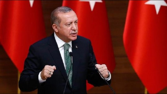 Erdogan: Turqia do ta kapërcejë “sulmin” mbi ekonominë e saj, “tradhtarët” do të ndëshkohen