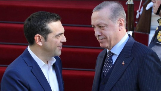 Erdogan 'zbutet' me Athinën, lirohen dy ushtarët grekë të arrestuar në mars
