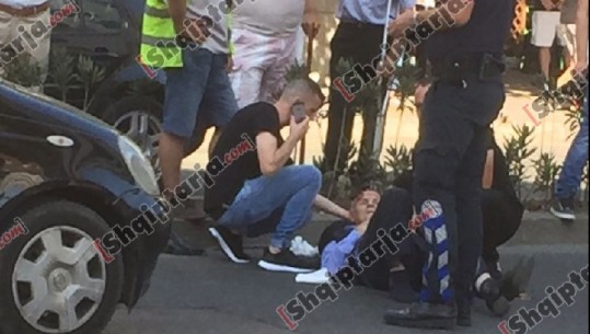 I shtrirë në mes të rrugës, i moshuari në Tiranë shkon të marrë pensionin, përplaset nga një makinë (VIDEO)