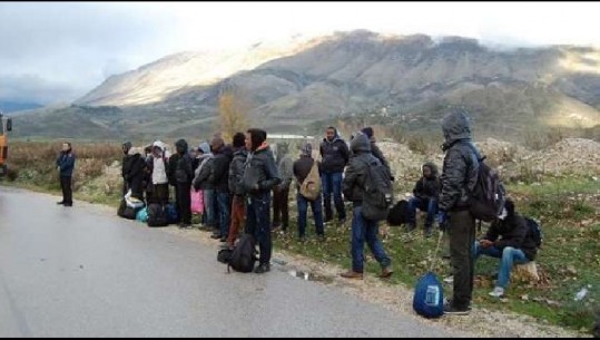 Kapshticë/ Ishin duke udhëtuar me autobus, kapen 22 refugjatë sirianë