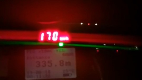 Me shpejtësi marramendëse në autostradën Tiranë-Durrës, çfarë ndodhi gjatë natës me 9 shoferë?