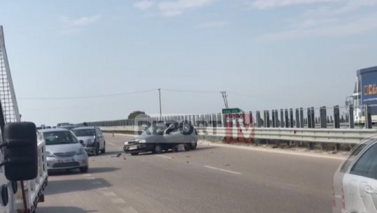 Aksident në Vlorë/ Përplasen dy makina në autostradë, pamje nga vendngjarja