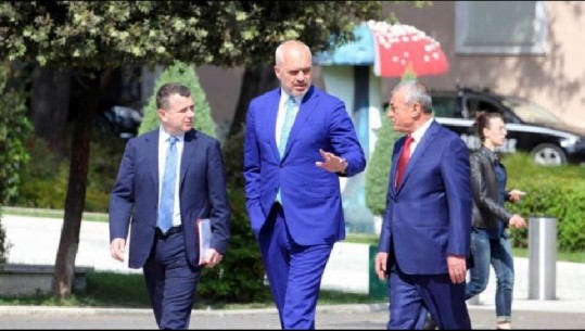 Qeveria mbyll pushimet, Rama analizë me ministrat në Vlorë, e asiston kompania e Tony Blair