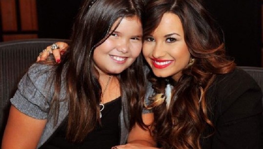 Pas overdozës Demi Lovato feston ditëlindjen, dedikimi i së motrës do t’ju përlotë (Foto)