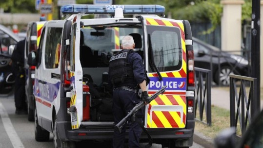 Francë, vret motrën dhe nënën, por ISIS merr përsipër sulmin