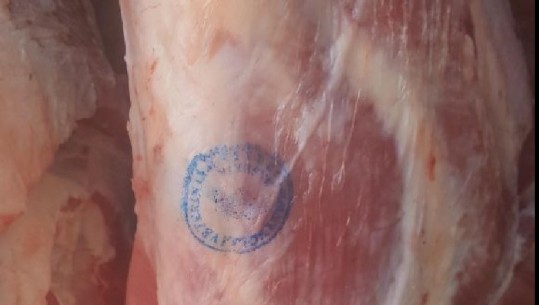 Kishte falsifikuar vulën e sigurisë për të shitur mishin, bllokohet subjekti në Elbasan