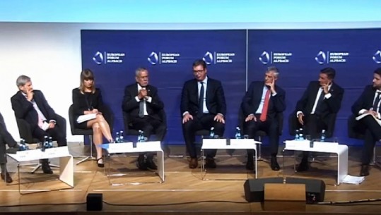 Debati/ Thaçi: Nuk do t'i prekim kufijtë etinikë, Vuçiç: Kosova vend i lirë, na lini t'i zgjidhim vetë problemet me shqiptarët