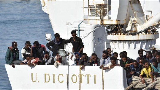 Shqipëria pranoi 20 emigrantë të bllokuar në Itali, kur vijnë dhe ku do strehohen (Detaje)