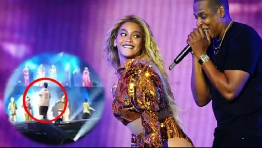 Sherr në koncertin e Beyonce, fansi i dehur ngjitet në skenë, balerinët e rrahin (Video)
