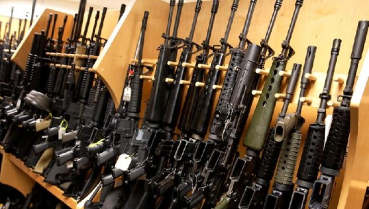 Zëvendësohen me armë lodra 42 pushkët e policisë pasi janë vjedhur në Paraguaj