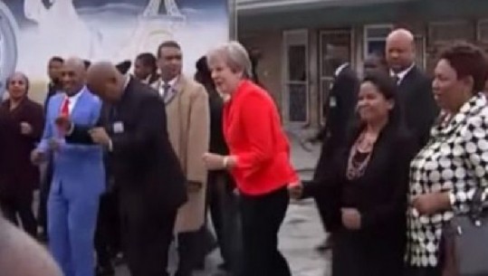 Videoja që u bë virale, Theresa May shfaqet duke kërcyer në mënyrë afrikane 