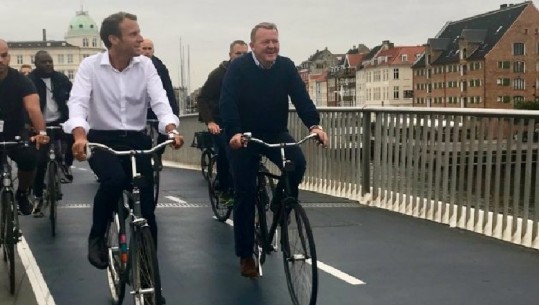 Macron shkon në Danimarkë, shëtit me biçikletë me kryeministrin danez