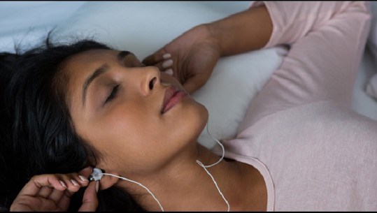 Ja çfarë parandalon muzika nëse e dëgjoni para gjumit, zbuloeni tani