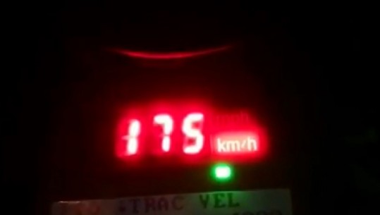 Me shpejtësi 175km/h në autostradën Tiranë-Durrës, si u ndalua gjatë natës 19-vjeçari (Video)