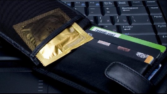 Mos i mbani asnjëherë prezervativët në xhep apo portofol, ja çfarë rrezikoni