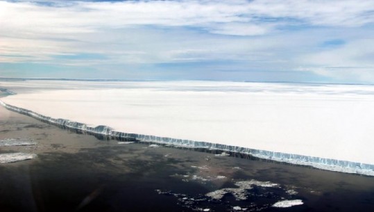 Ajsbergu sa 5-fishi i Londrës shkëputet nga Antarktida e fillon të lëvizë: Do ndryshojë klimën (FOTO)