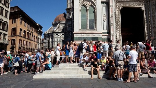 Dënim prej 500 eurosh, për ata që hanë nëpër rrugët e Firences 