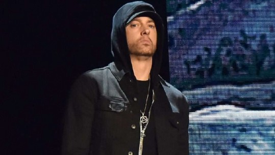 Ylli i muzikës rep Eminem lancon videoklipin e ri “Fall” (VIDEO)