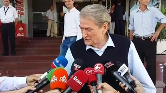 Mbledhja e opozitës në Elbasan/ Berisha: Fokusi ynë duhet të jetë Rama, të tjerët janë dytësorë