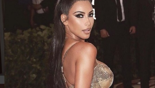 Mjekja i ndalon të bëjë selfie, Kim Kardashian gjen zgjidhjen brilante