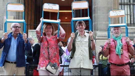 “Këto karrige janë bosh”, aktivistët francezë protestë për dy fëmijët shqiptarë: Ktheni Besardin dhe Sylvinën