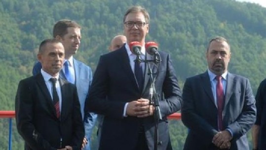 “Ne serbët po zhdukemi, shqiptarët janë më të rinj”, del video nga fjalimi i Vuçiç në takimin në Kosovë