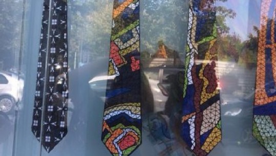 Sali Berisha publikon mesazhin: Kravatat e Ramës në shitje, ja sa kushtojnë
