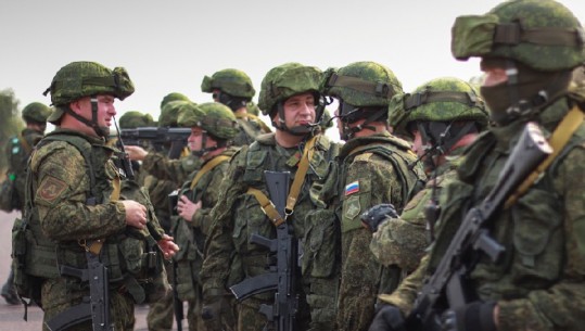 Rusia 'nxjerr dhëmbët', 300 mijë ushtarë stërvitje në Siberi, NATO: Provë për konflikt!