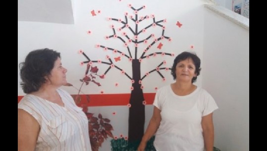 Në prag pensioni, dy sanitare të shkollës 9-vjeçare në Levan, një kujtim të bukur për nxënësit (VIDEO)
