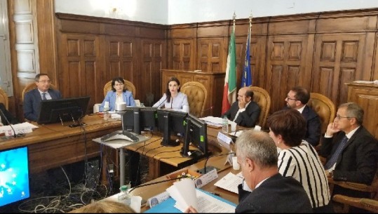 Hetimi i përbashkët kundër krimit, Marku dhe Gjonaj takojnë prokurorin e Antimafias italiane