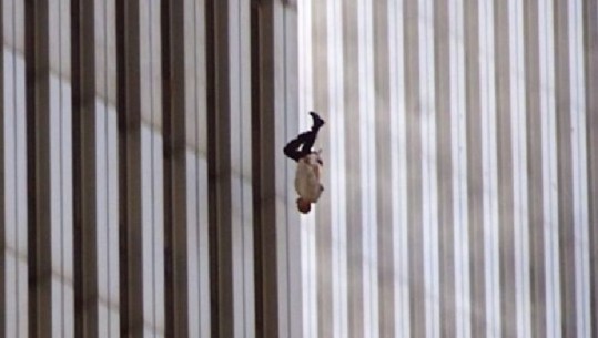 Misteri i një fotoje të një dite tragjike gjatë 11 shtator 2001 në Nju Jork.