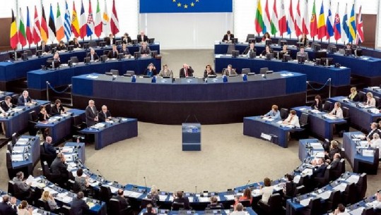 Parlamenti Europian voton pro liberalizimit të vizave për Kosovën, reagon politika