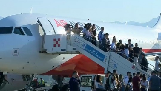 ‘Air Albania’ nis fluturimet me studentët e ekselencës, Rama: Jeni këmba më e mbarë (VIDEO-FOTO)