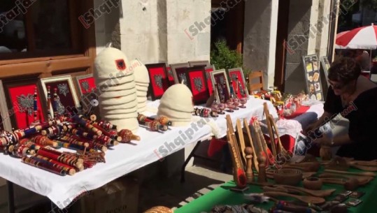 Gjirokastër, panairi ‘magnet’ për turistët, artizanët: Me zanatin sigurojmë jetesën (VIDEO-FOTO)