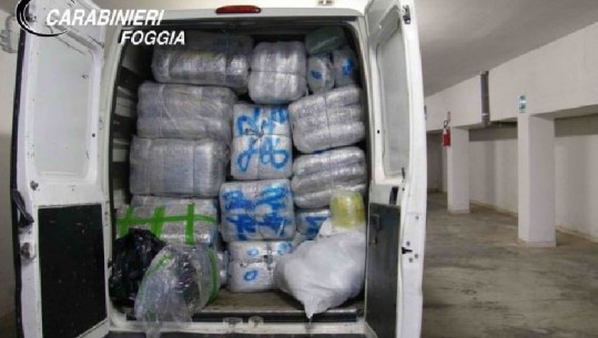 Lëviznin me 800 kg marijuanë në furgon, arrestohen dy shqiptarët në Itali (EMRAT)