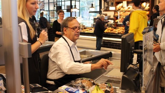Knut Fleckenstein ndryshon profesion për pak orë, eurodeputeti provon punën në supermarket (Foto)