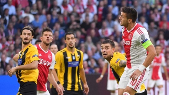 Ajax mposht 3-0 AEK-un, “dopietë” e Tagliafico