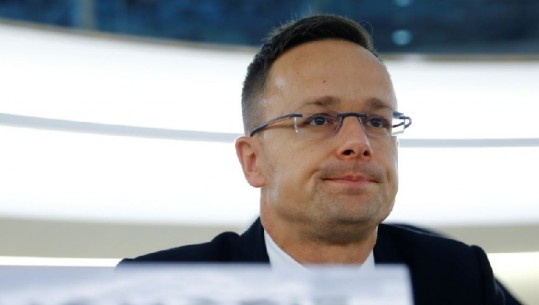 Ministri i Jashtëm hungarez: S’do jemi kurrë vendi i emigrantëve