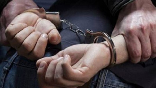 Shpërndante marijuanë dhe heroinë në shkolla, arrestohet i ish-dënuari për vrasje në Durrës