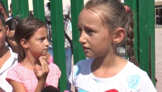 Bojkotohet mësimi në shkollën 'Hasan Prishtina', shkak shorti i gjuhës së huaj për italisht, prindërit: Duam anglisht