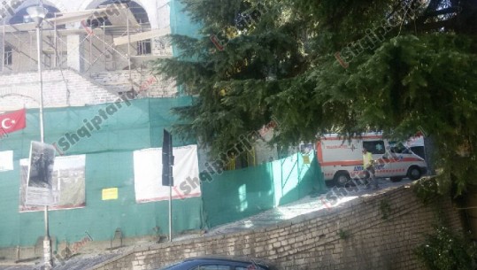 Aksidentohet punëtori në Gjirokastër, ra nga skela, në gjendje të rëndë në spital
