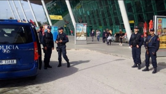 Arrestohet efektivja e policisë në Rinas, lejoi kalimin e 7 turqve pa i regjistruar në sistem (EMRI)