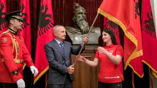 “Buenos Aires 2018”, Meta i dorëzon flamurin kombëtar ekipit shqiptar