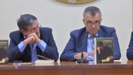 Dhuratë për kontributin për Shqipërinë/ Promovohet libri “Matteo Mandalà dhe albanologjia sot” 
