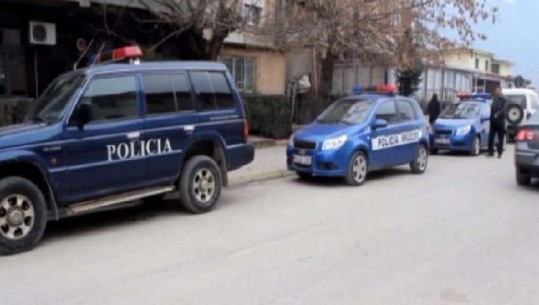 Nuk gjen bizhuteritë, biznesmeni në Korçë denoncon në polici: Më kanë grabitur banesën