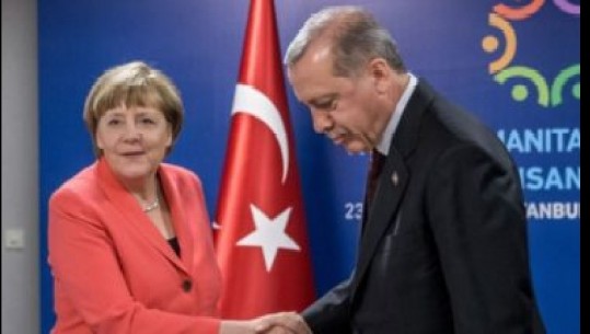 Kancelarja gjermane, Angela Merkel refuzon ftesën e Rexhep Taip Erdogan në darkën shtetërore
