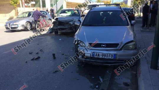 Aksident me dy të lënduar në Vlorë, shkak mungesa e sinjalistikës (VIDEO)