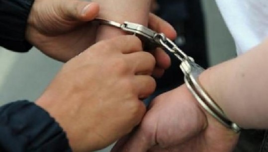 U dënua me 6 vjet burg për trafik femrash, arrestohet në Krujë i shumëkërkuari nga Italia (EMRI)
