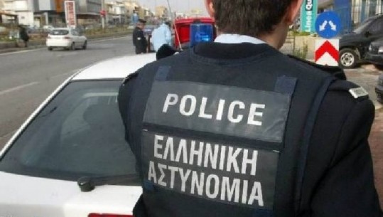 Athinë, policia i kontrollon banesën, i gjen 19-vjeçarit shqiptar 39 kg marijuanë