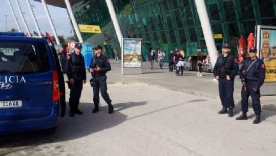 Vijojnë arrestimet në Rinas, prangosen dy efektivë, policia: Janë pjesë e grupeve kriminale
